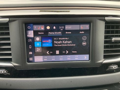 Used 2023 Chrysler Voyager LX image 35