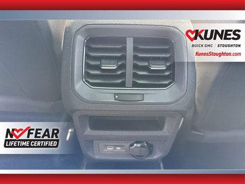 Used 2024 Volkswagen Tiguan SE image 39