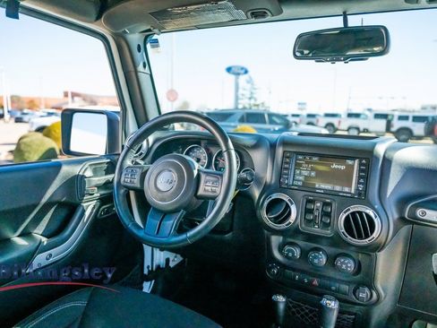 Used 2013 Jeep Wrangler Unlimited Rubicon w/ Connectivity Group image 15