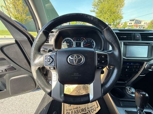 Used 2016 Toyota 4Runner Limited AWD/4WD image 18