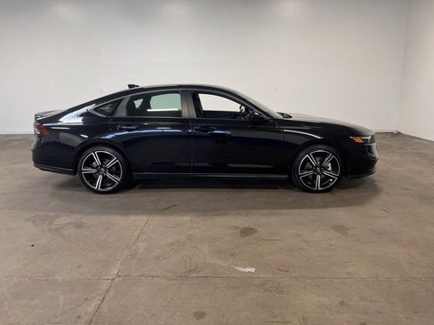 Used 2024 Honda Accord Sport image 2