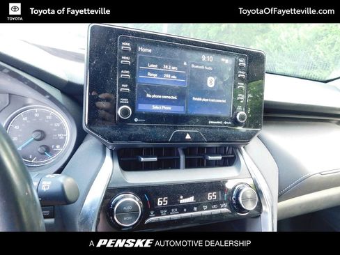 Used 2022 Toyota Venza LE AWD/4WD image 9