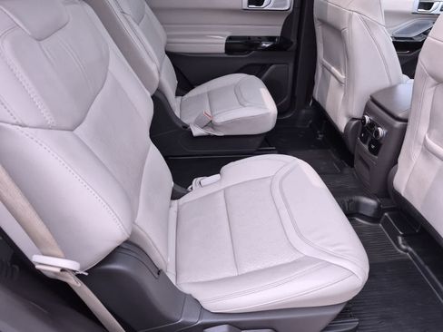 Used 2023 Ford Explorer Platinum w/ Technology Package AWD/4WD image 21