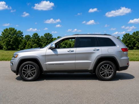 Used 2018 Jeep Grand Cherokee Limited AWD/4WD image 3