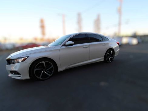 Used 2018 Honda Accord Sport image 4