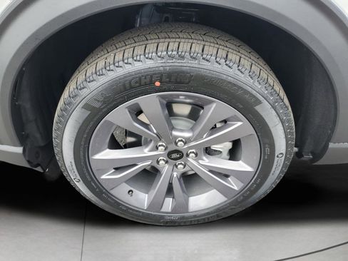 New 2025 Ford Explorer Active w/ Active Comfort Package image 12