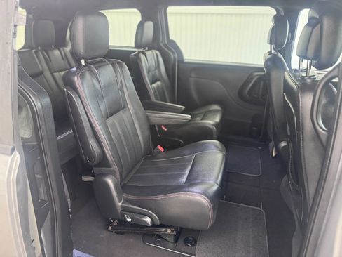 Used 2016 Dodge Grand Caravan R/T image 11