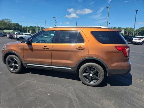 Used 2017 Ford Explorer XLT w/ Equipment Group 202A AWD/4WD image 11