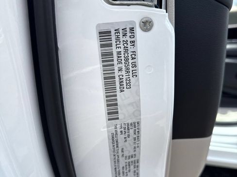 Used 2024 Chrysler Pacifica Touring-L AWD/4WD image 25