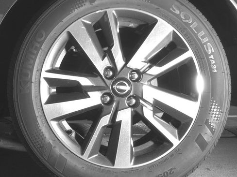 Used 2025 Nissan Versa SV image 14