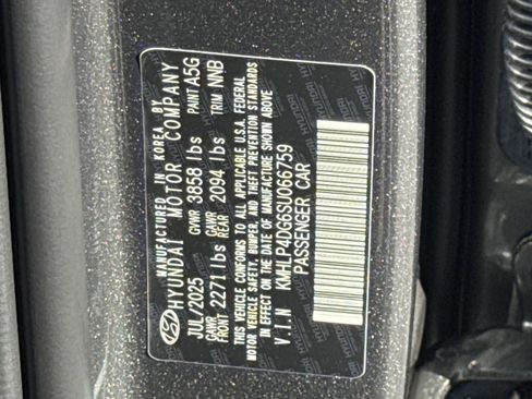 New 2025 Hyundai Elantra Limited image 19