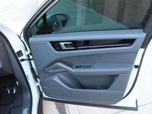Used 2020 Porsche Cayenne image 19