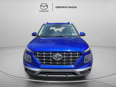 Used 2025 Hyundai Venue SEL FWD image 2