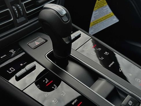 Used 2024 Porsche Macan S image 23