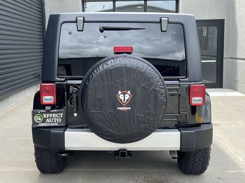Used 2015 Jeep Wrangler Unlimited Sahara w/ Connectivity Group AWD/4WD image 13