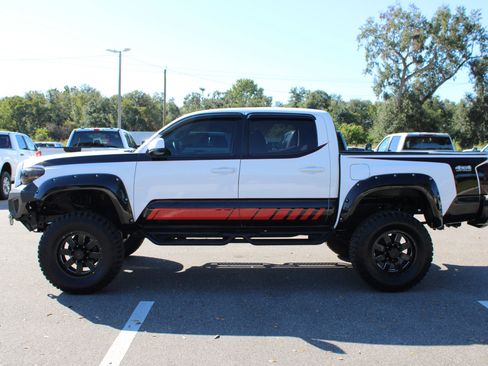 Used 2019 Toyota Tacoma SR5 image 3