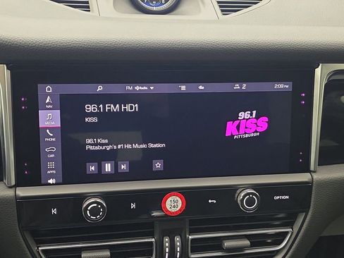 Used 2024 Porsche Macan image 17