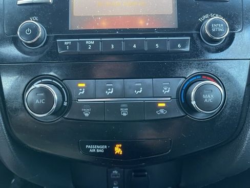 Used 2017 Nissan Rogue S image 16