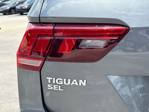 Used 2021 Volkswagen Tiguan SEL FWD image 10