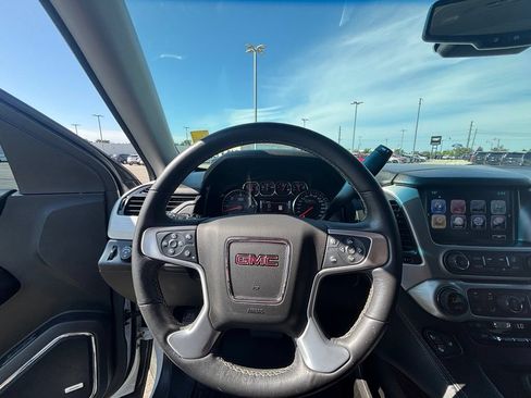 Used 2018 GMC Yukon SLT w/ Premium Edition AWD/4WD image 18