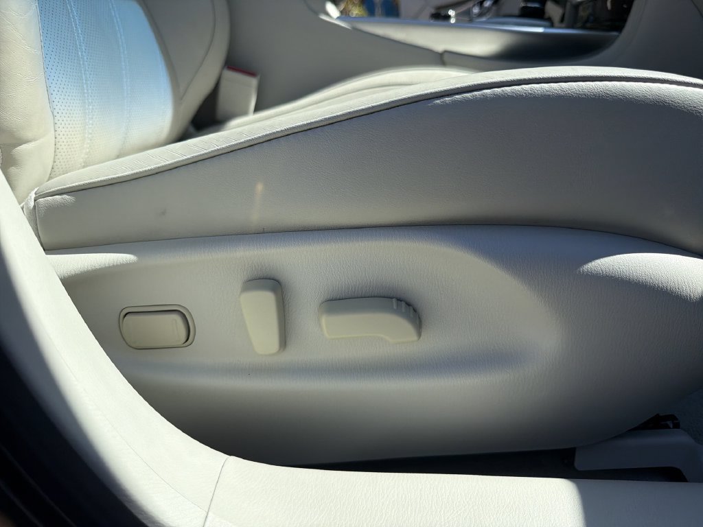 Used 2015 INFINITI Q70 L 3.7 w/ Deluxe Touring Package RWD image 42