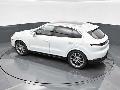 Certified 2025 Porsche Cayenne E-Hybrid AWD/4WD image 27