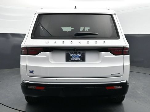 Used 2024 Jeep Wagoneer Series II w/ Flexible Seating Group RWD image 6
