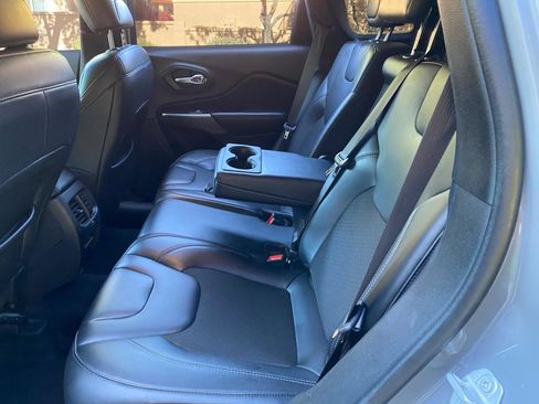 Used 2020 Jeep Cherokee Latitude Plus FWD image 44