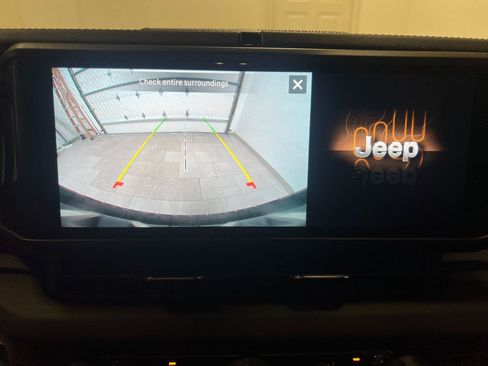 Used 2025 Jeep Wrangler Unlimited Sahara AWD/4WD image 46