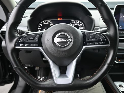 Certified 2025 Nissan Altima 2.5 SR FWD image 11