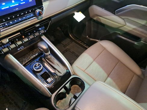 Used 2024 Chevrolet Colorado ZR2 w/ ZR2 Convenience Package III image 23