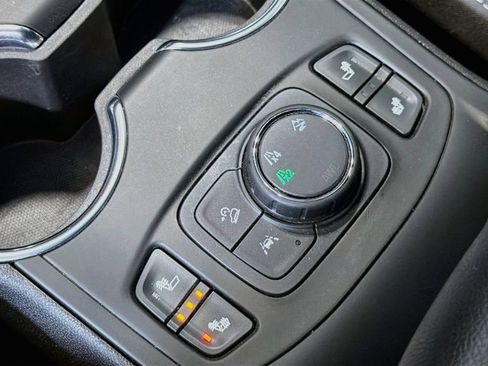 Used 2022 GMC Terrain SLE w/ Driver Convenience Package AWD/4WD image 21