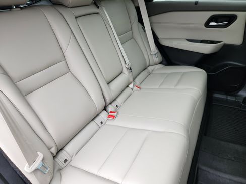 Used 2023 Nissan Rogue SL w/ SL Premium Package image 17