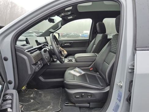 Used 2024 GMC Sierra EV Denali image 2