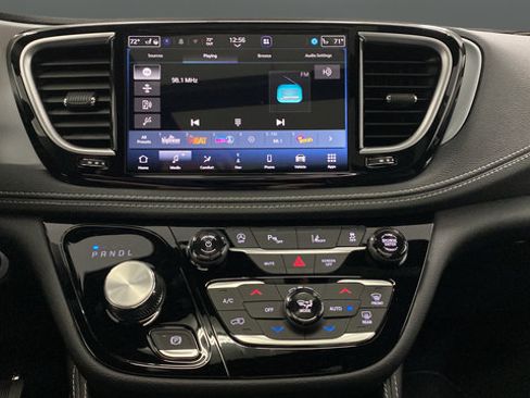 New 2026 Chrysler Pacifica Limited w/ S Appearance Package AWD/4WD image 13