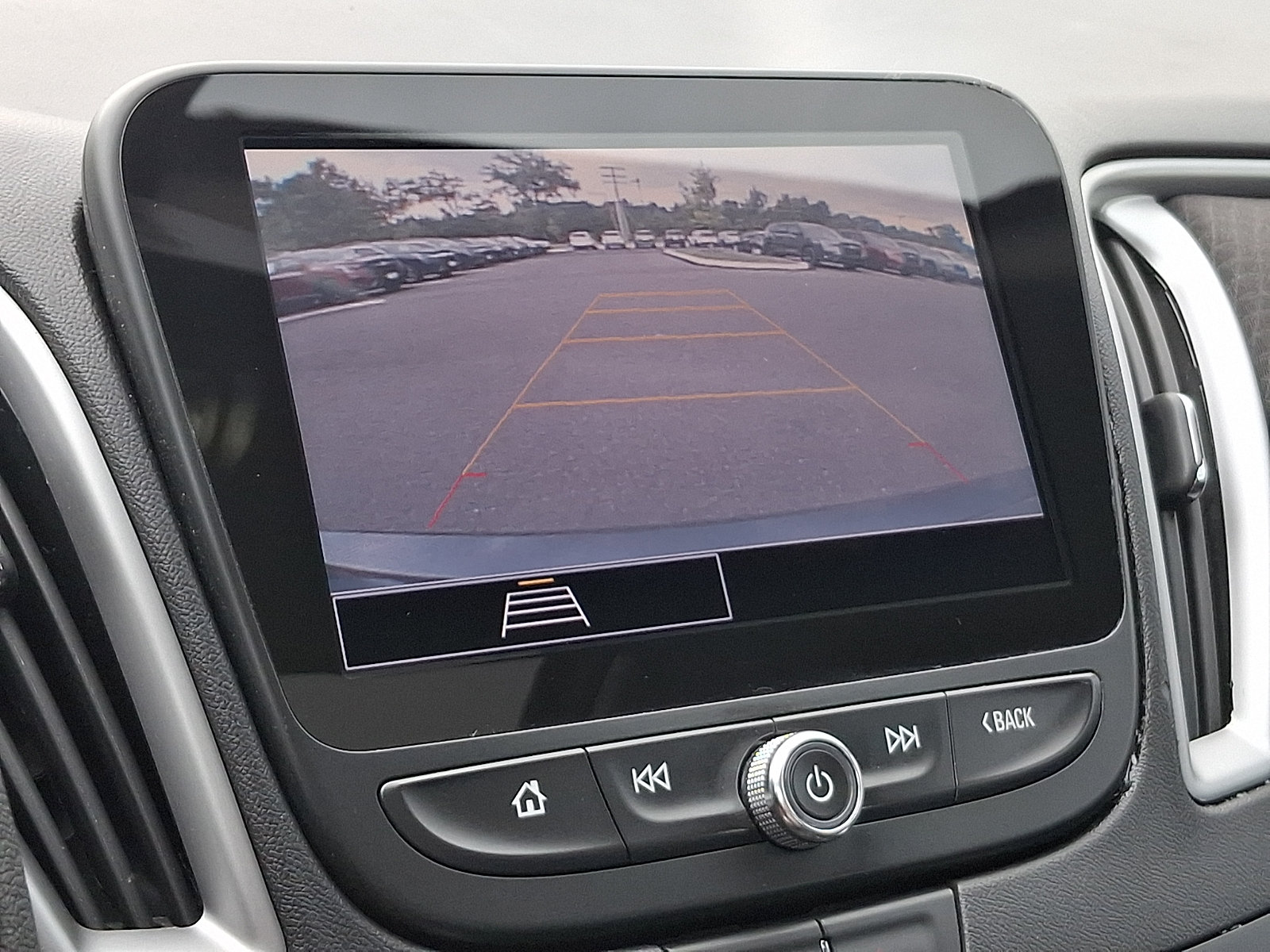 Used 2022 Chevrolet Malibu LT FWD image 19