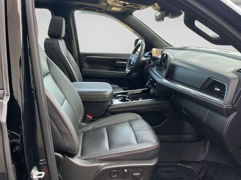 Used 2025 Chevrolet Suburban RST w/ RST Capability Package image 15