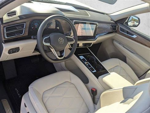 New 2026 Volkswagen Atlas SE image 3