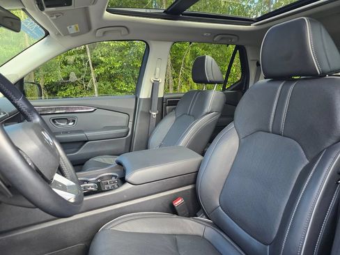 Certified 2025 Honda Pilot Elite image 13