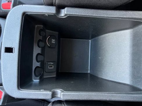 Used 2019 Jeep Cherokee Latitude w/ Popular Appearance Group FWD image 24