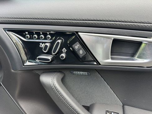 Used 2016 Jaguar F-TYPE Coupe RWD image 31