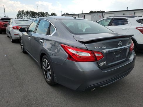 Used 2017 Nissan Altima 2.5 SL w/ Moonroof Package FWD image 6