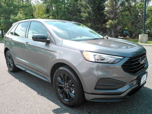 Used 2023 Ford Edge SE w/ Black Appearance Package AWD/4WD image 2