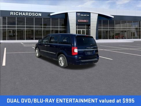 Used 2015 Chrysler Town & Country Touring-L w/ Driver Convenience Group image 3