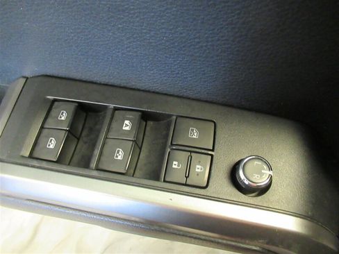 Used 2016 Toyota Tacoma SR5 image 37