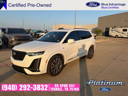 Used 2023 Cadillac XT6 Sport w/ Technology Package AWD/4WD image 3