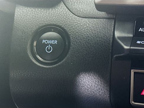 Used 2025 Toyota Camry SE w/ Convenience Package image 20