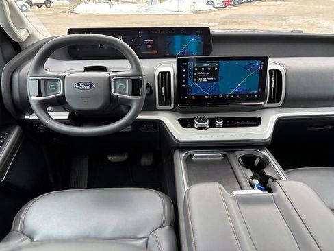 Used 2025 Ford Expedition Active image 12