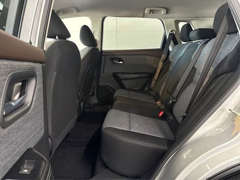 Used 2023 Nissan Rogue SV FWD image 10