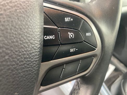 Used 2019 Jeep Cherokee Latitude Plus w/ Cold Weather Group AWD/4WD image 37